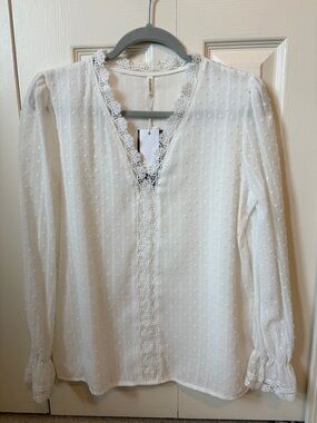 Moment White Lace Trim Top
